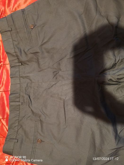 Pantaloni pentru bărbați, model clasic