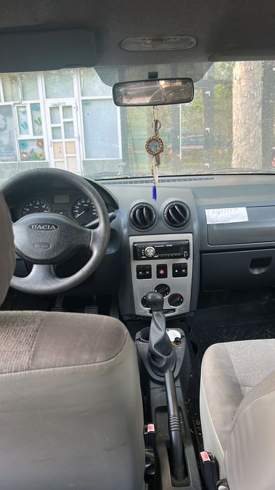 Vând Dacia Logan