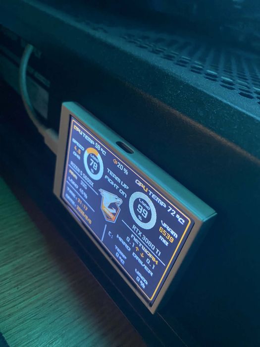 Vand carcasa Mid Tower pro gaming , ventilatoarele sunt rgb + sursa 700w 80+ gold ( nu este modulara ) + display de aratat temperaturi, are 20 de teme