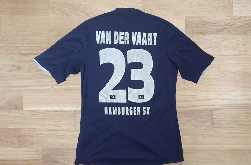 Футболни тениски Sevilla Daniel Alves и Hamburger Rafael Van der Vaart