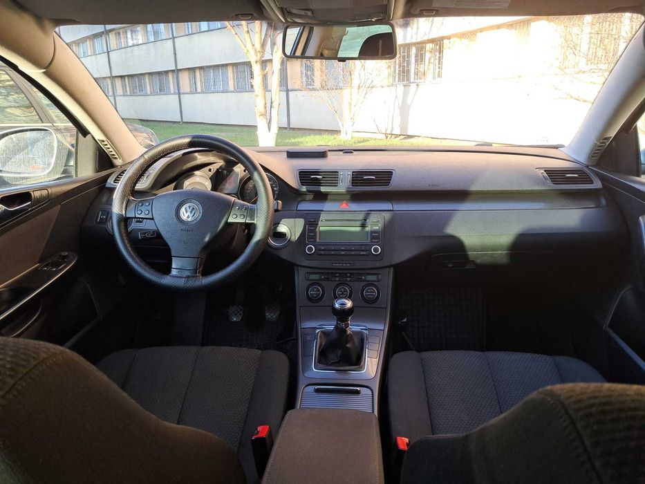 VW Passat B6 1.9 TDI BXE avariată