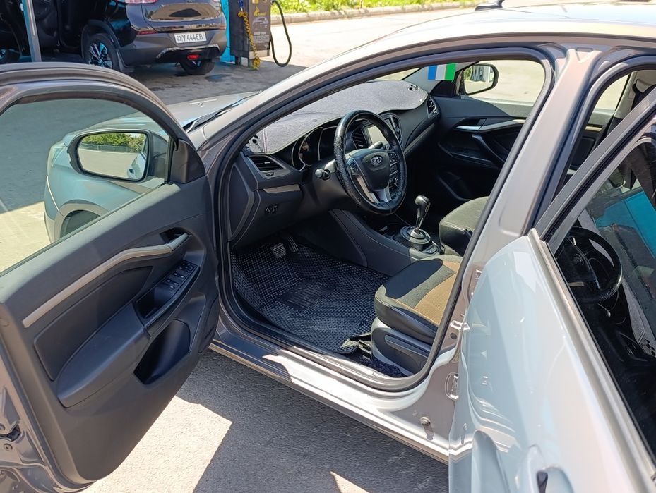 Продается автомобиль Лада Веста