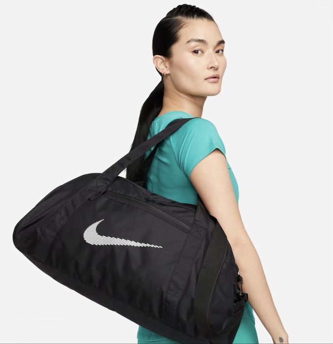 Чисто нова спортна чанта Nike