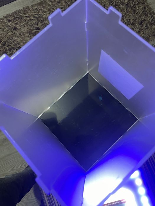 Vitrină Acrilică cu ILUMINARE LED 15x15x20 cm – Laterale NOI cu folie
