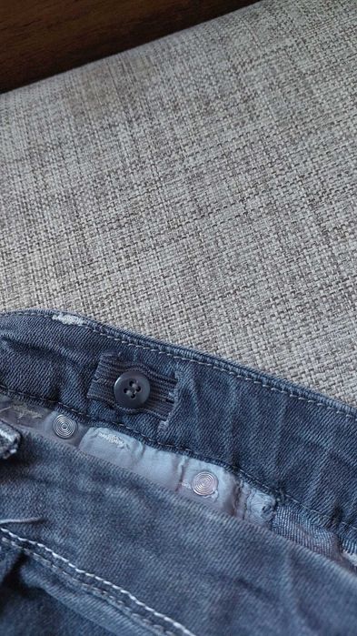 Продам джинсы для девочки р152