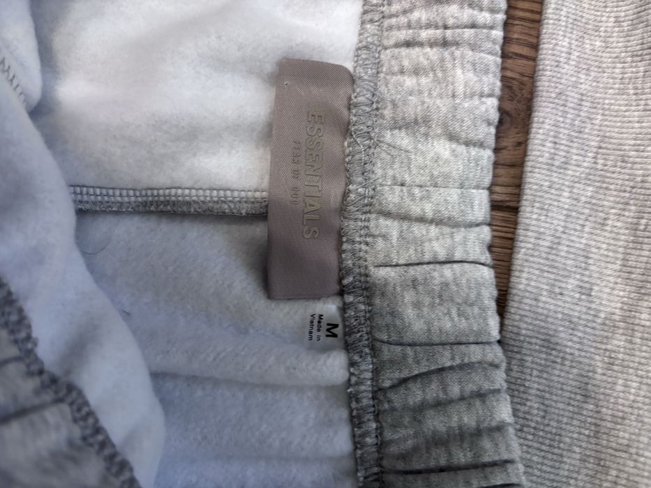 Compleu Esentials gri premium