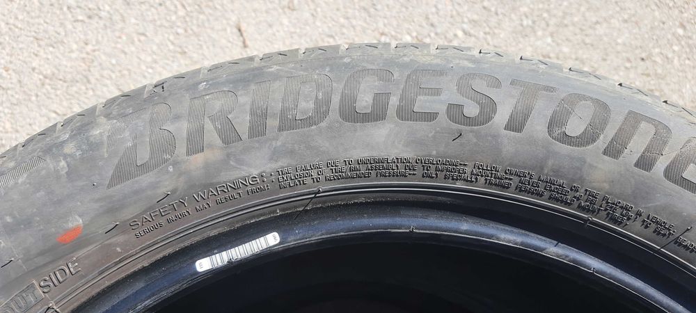 Гуми BRIDGESTONE ALENZA 235/55R19-150 евро за трите.