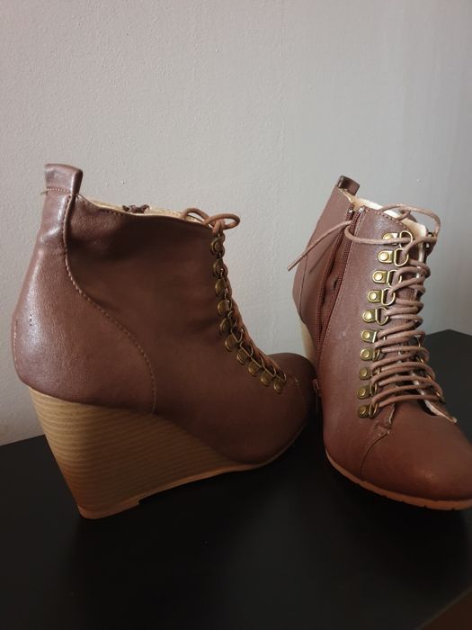 Дамски кафеви боти