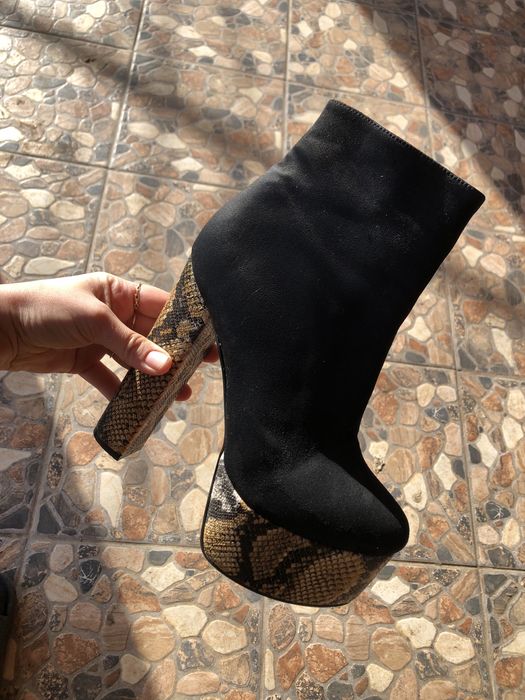 Vand botine cu toc nr 38