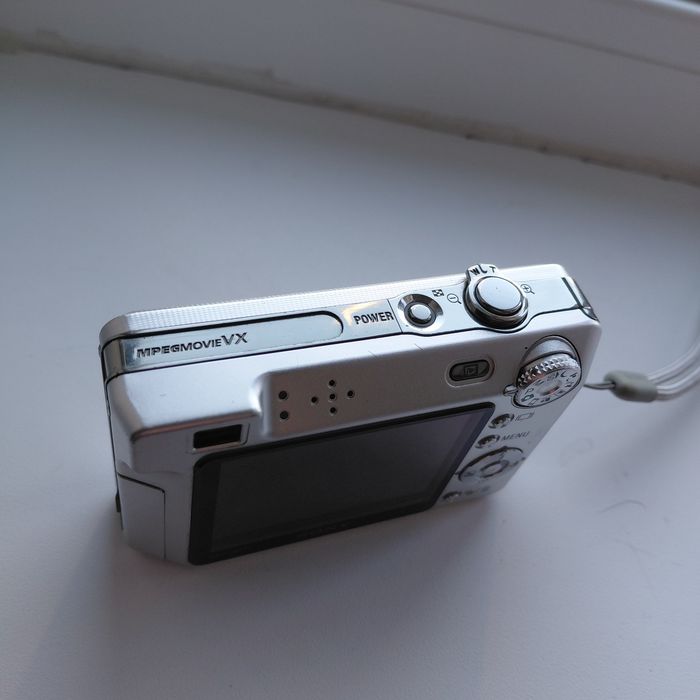 Продам фотоаппарат SONY  DSC W- 100