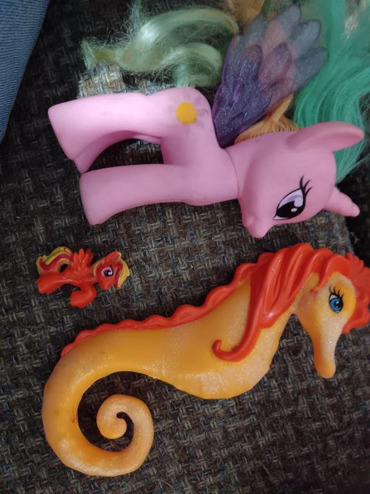 Отдам игрушки вместе с ящиком