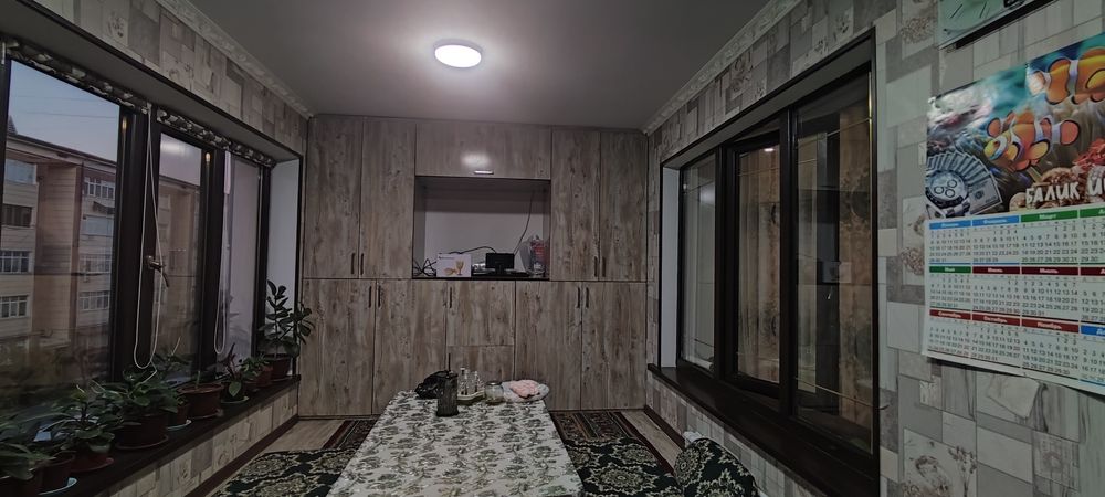 Зарафшон шахри. 3-хоналик квартира 4-хоналик килинган.