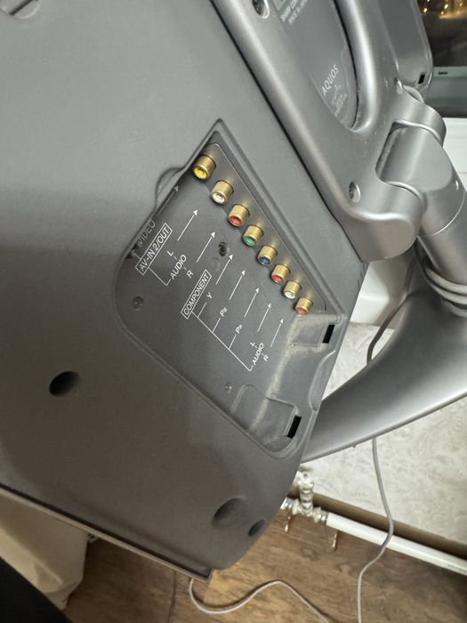 Телевизор 21 диогональ SHARP