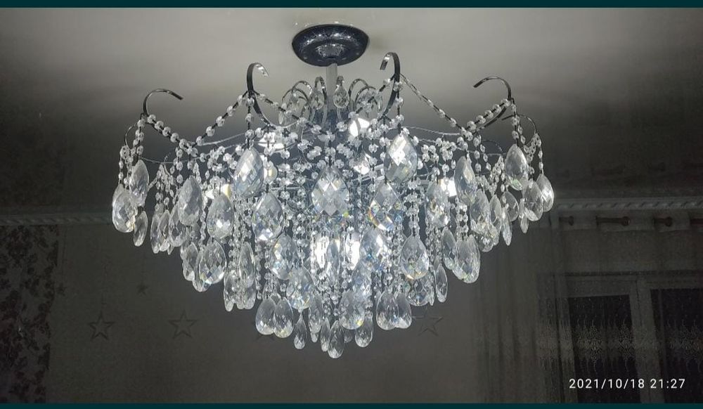 Хрустальная люстра