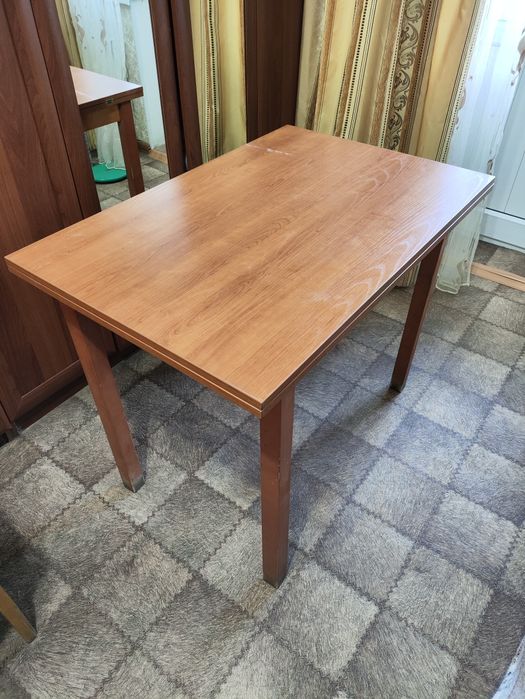 Продается кухонный стол