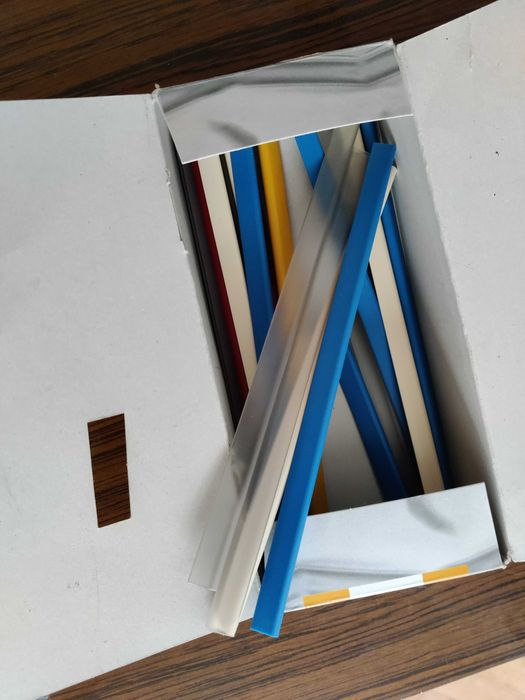 Приспособления (пластмасови) за захващане на листа А4