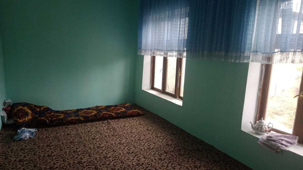 Uy sotiladi (6 sotik 4 xona remont bogan)