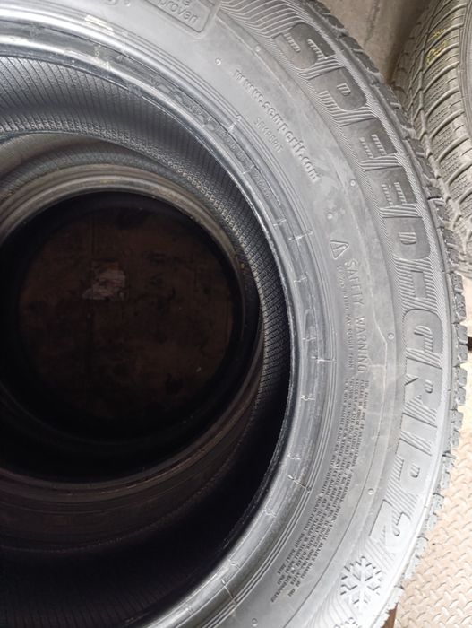 Anvelope de iarnă noi 215 60 16 Semperit