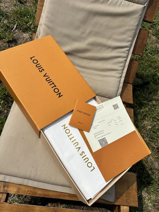 Vand adidasi Louis Vuitton