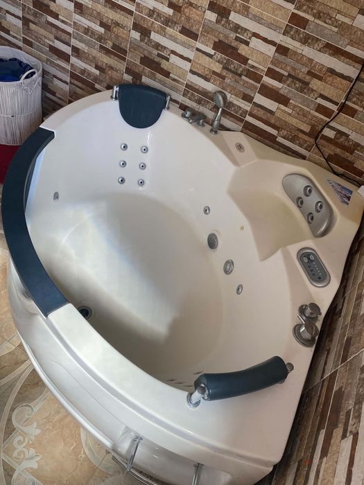 Vand jacuzzi in stare perfecta