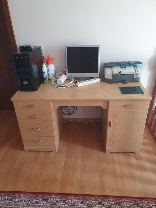 De vânzare un birou