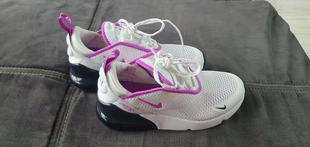 NIKE Air Max 270