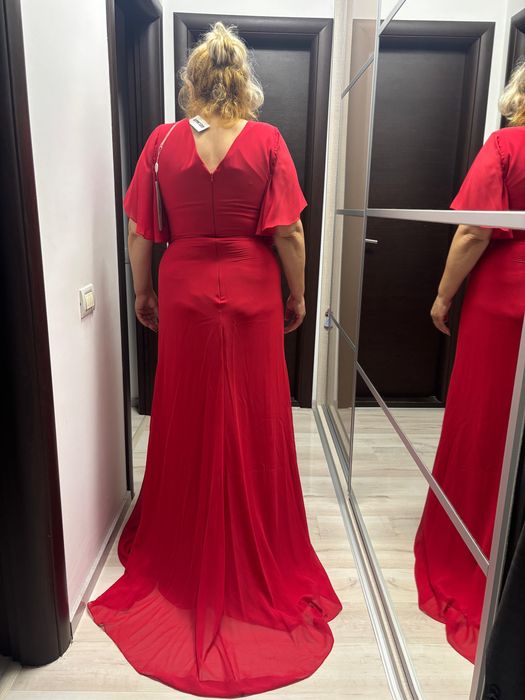 Vand rochie rosie de ocazie noua cu eticheta