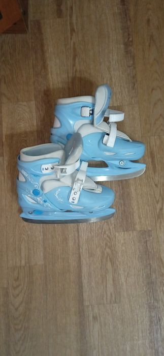 Продам коньки три вида