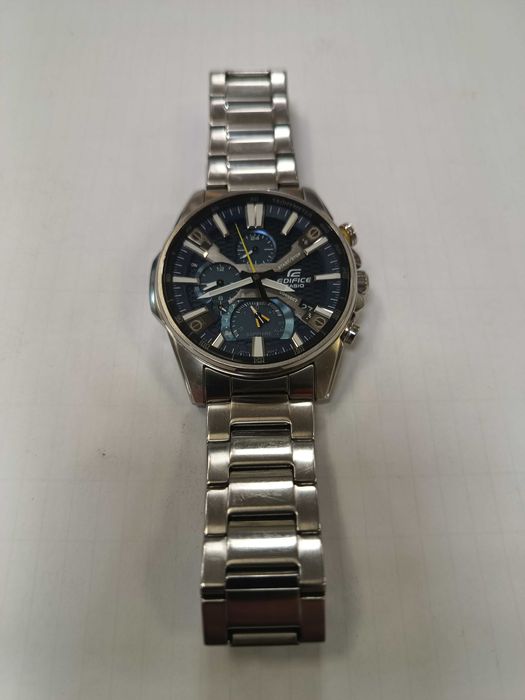 Продавам соларен часовник Casio Edifice EQB-1200-2AER