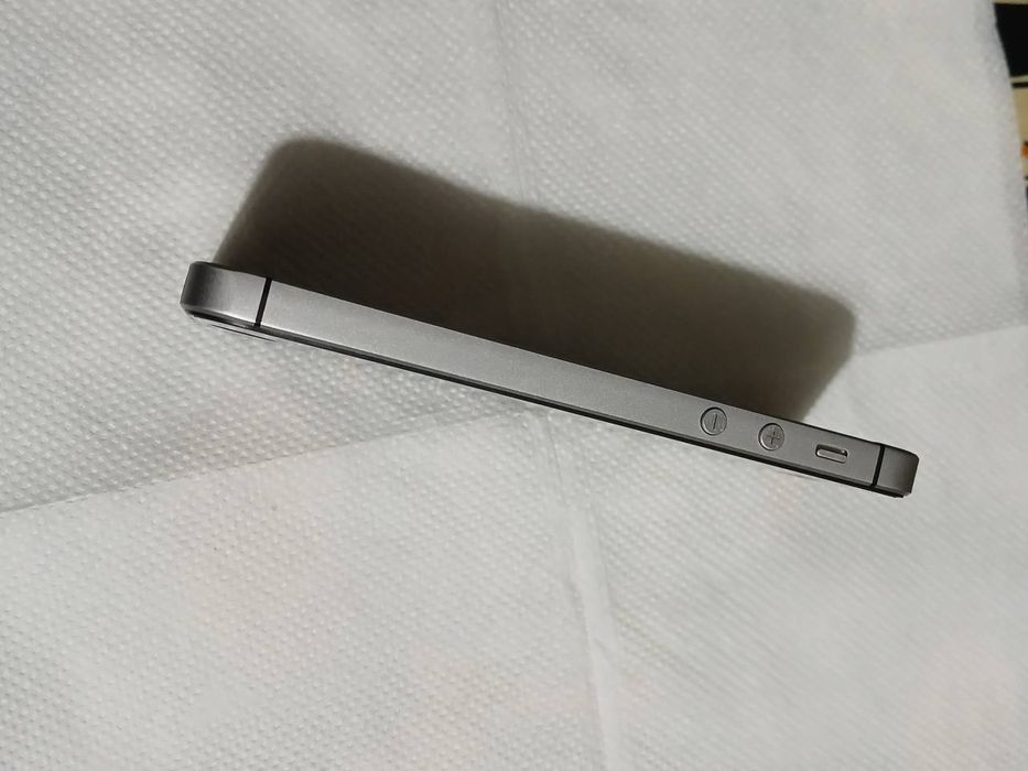 Iphone 5se  
IPhone 5SE 2016 sostiyanasi ideal 16 gb Yomks 100 im