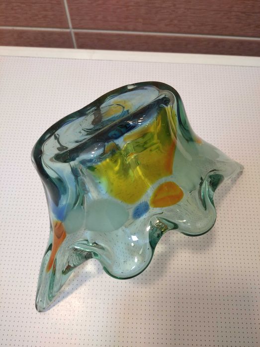 Ваза, цветное стекло.