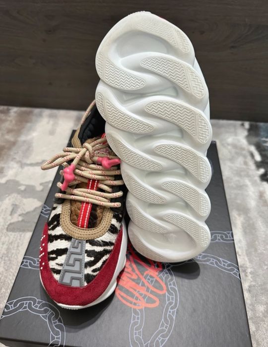 Versace chain reaction