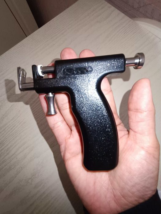 Продам аппарат для прокола ушей