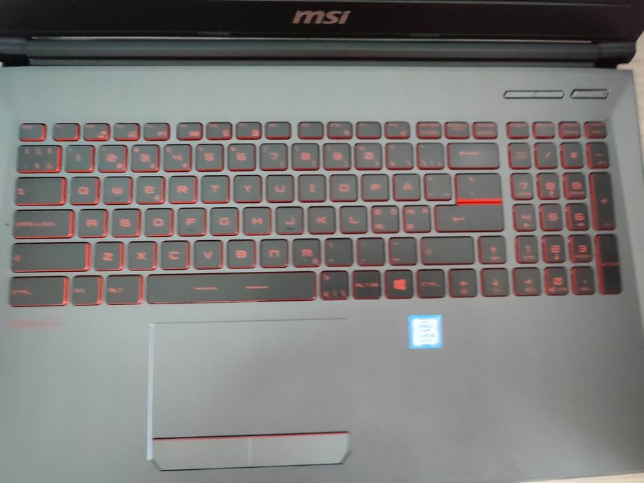 продавам лаптоп msi gv62 8rc за части