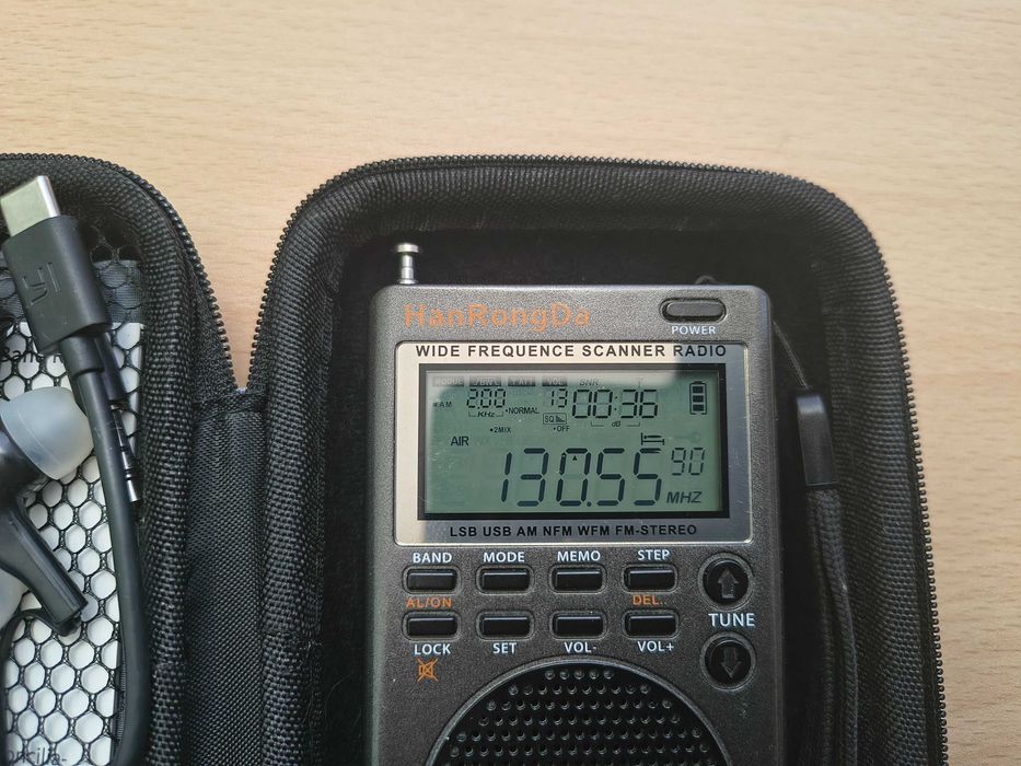 HRD-747 Компактен пълнолентов цифров приемник - SSB, FM, LSB, AIR, CB, VHF, UHF