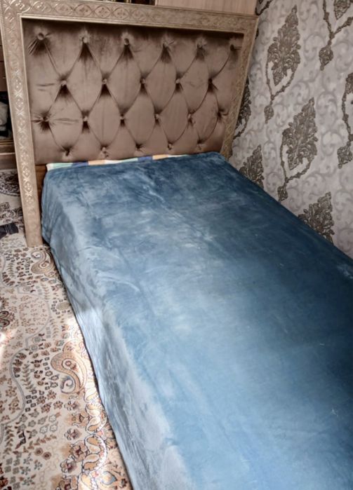 Кровать с матрасом