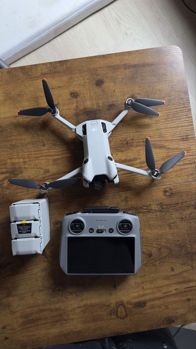 Drona DJI Mini 4 Pro Fly More Combo – DJI RC 2