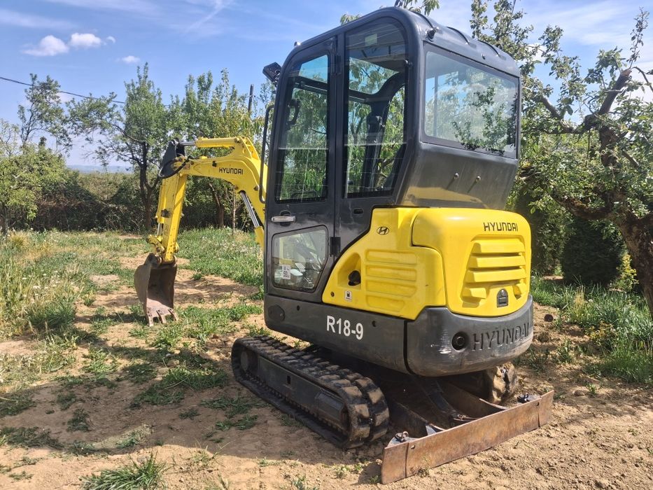 Miniexcavator hyundai r18-9 de 1.8 tone 2013