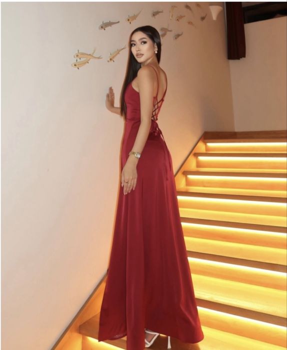 продаю  красивое ВЕЧЕРНОЕ ПЛАТЬЕ