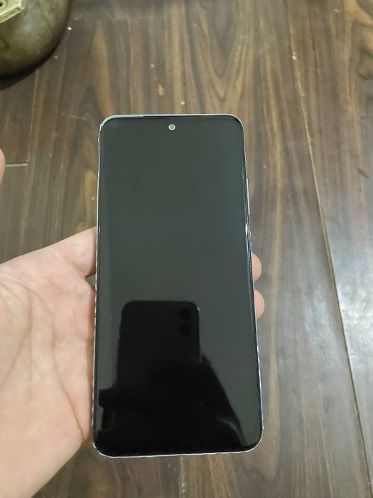 Redmi note 11  800 kelshadigan joyi bor