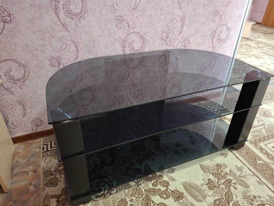 Продам тумбу под телевизор