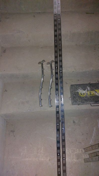 Vitrina vishilka sotiladi