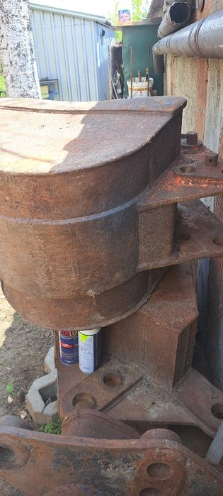 Vând 2 cupe 80 cm 45 cm.