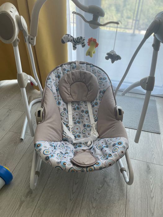 Шезлонг за бебе с люлеещ и звуков механизъм