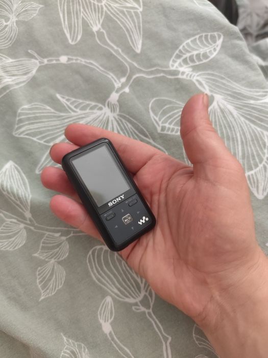 Vând mp 3 Sony cu radio 8 gb