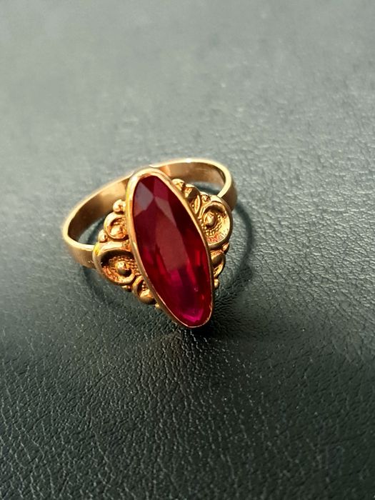 Золотое кольцо 583 пробы с рубином