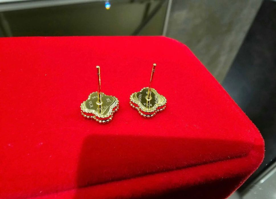 Van Cleef & Arpels обеци