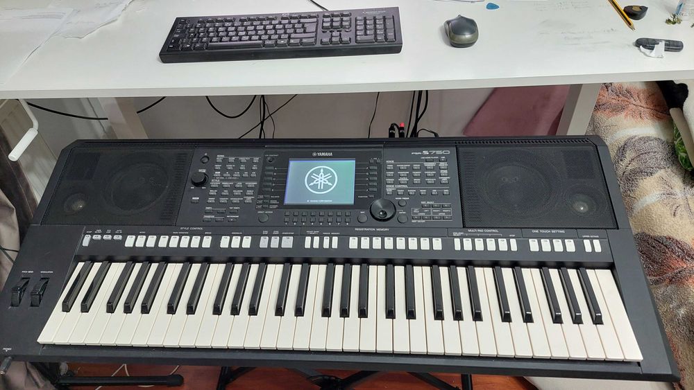 Orga Yamaha PSR S-750