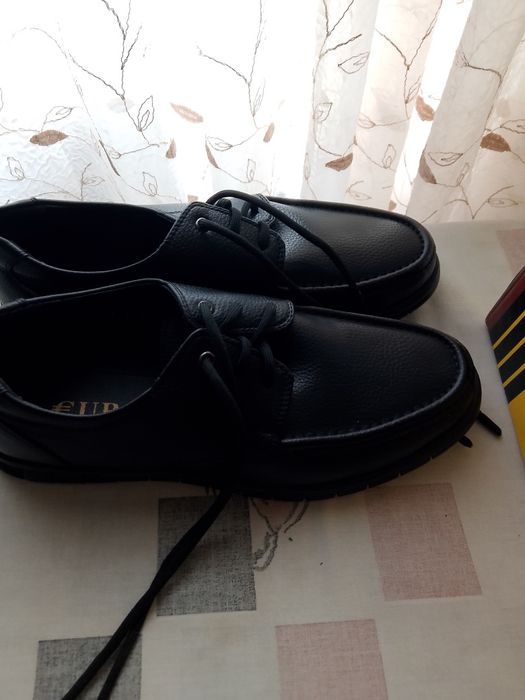 Продаю ботинки новые в коробке.