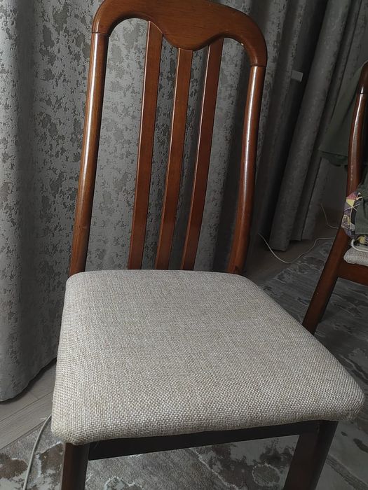 Продам холодильник стулья